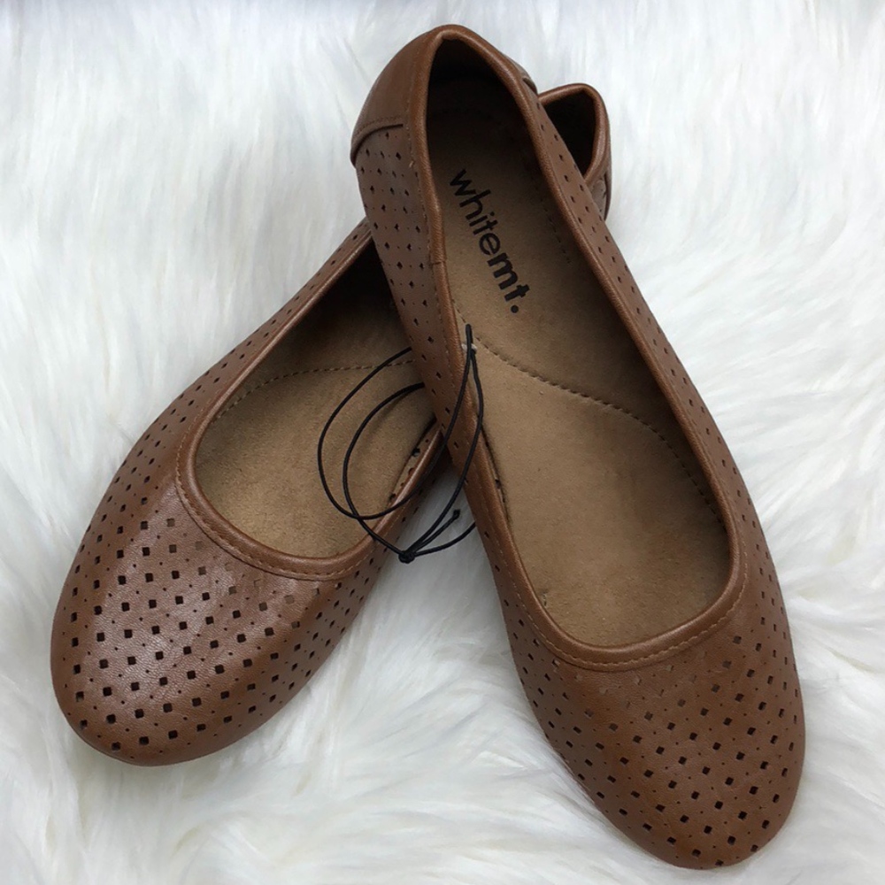 NWOT whitemt. Starla Brown Flat